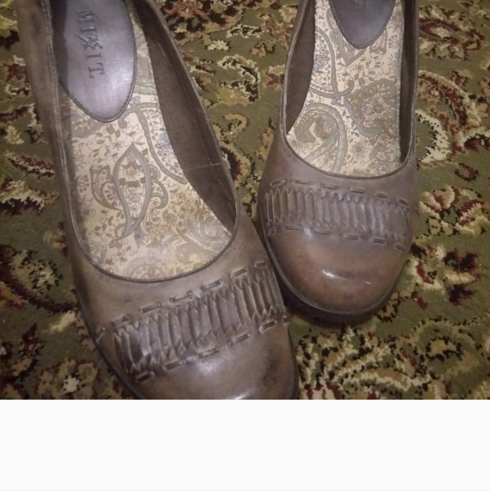 Distressed Heels  Retro . - Picture 5 of 7